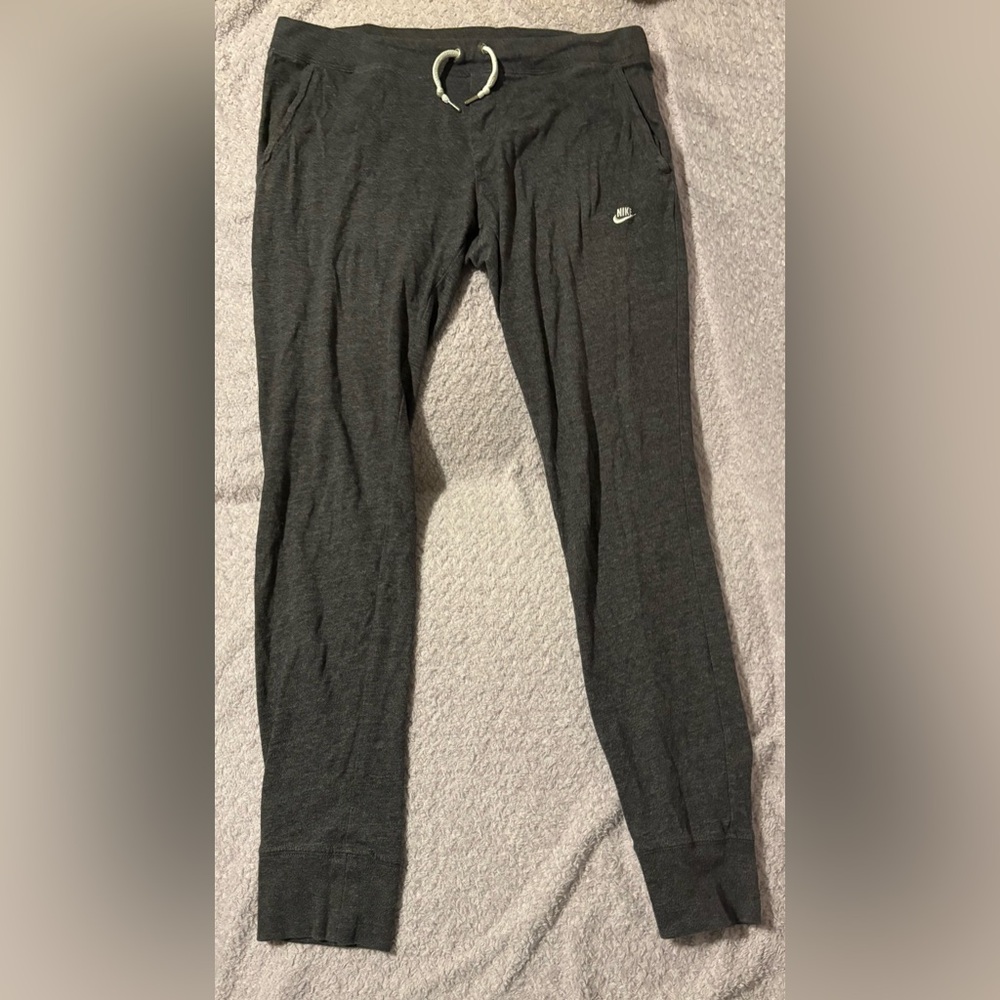 Women’s L Nike Joggers